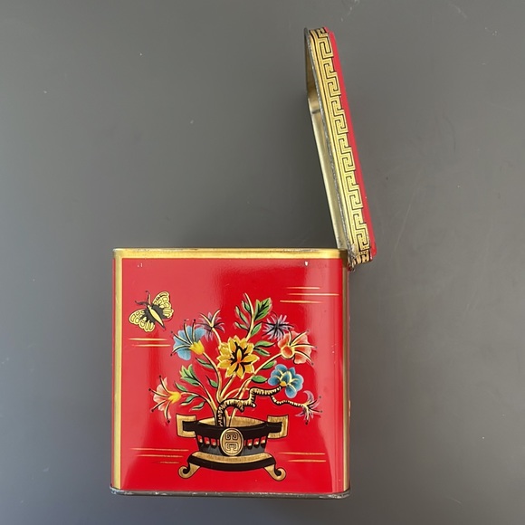 Vintage Square Red Asian Tin Made in England - Picture 11 of 12